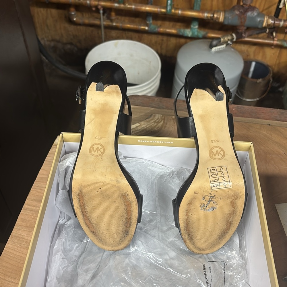Michael Michael Kors size 9 1/2 Claudia mid leather sandal 🔥 - Picture 4 of 6